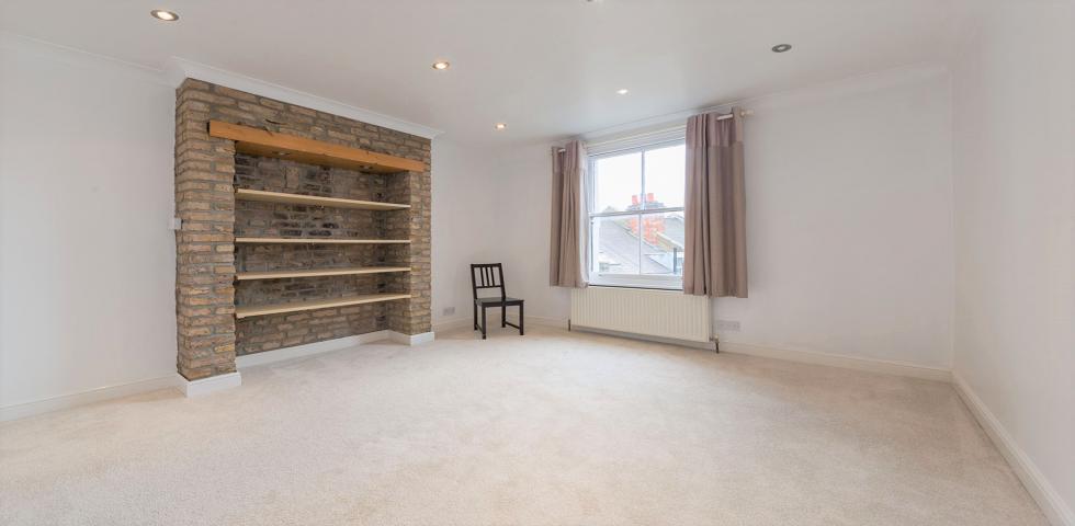 			NEW INSTRUCTION, 4 Bedroom, 1 bath, 1 reception Flat			 Mill Lane, WEST HAMPSTEAD
